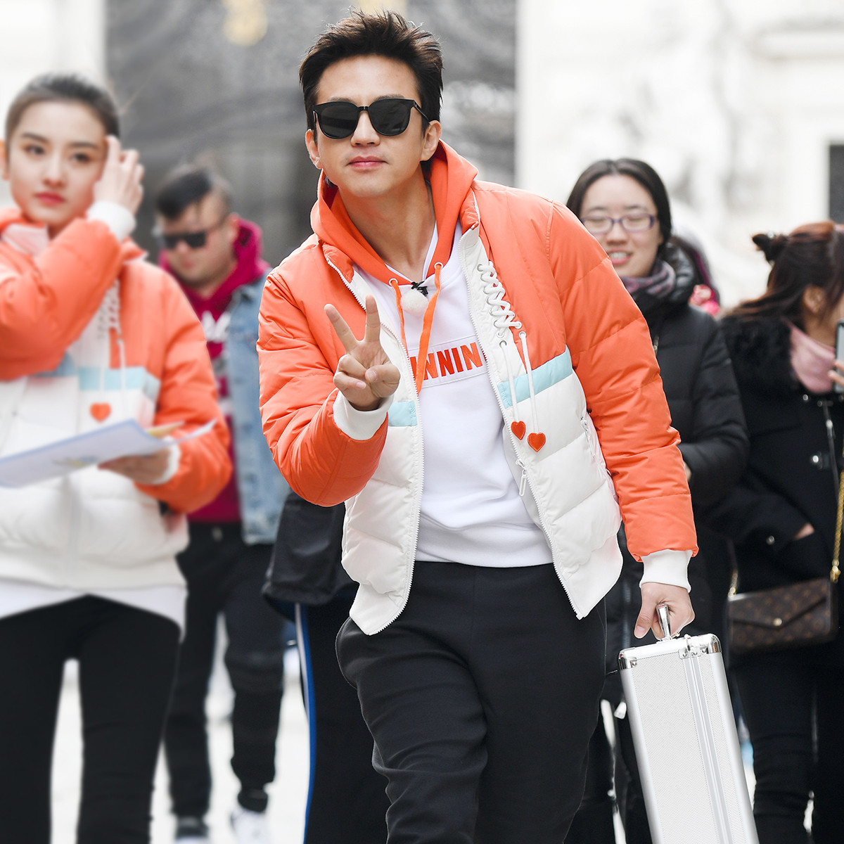 2018新款跑男明星同款 时尚撞色拼接男士短款羽绒服