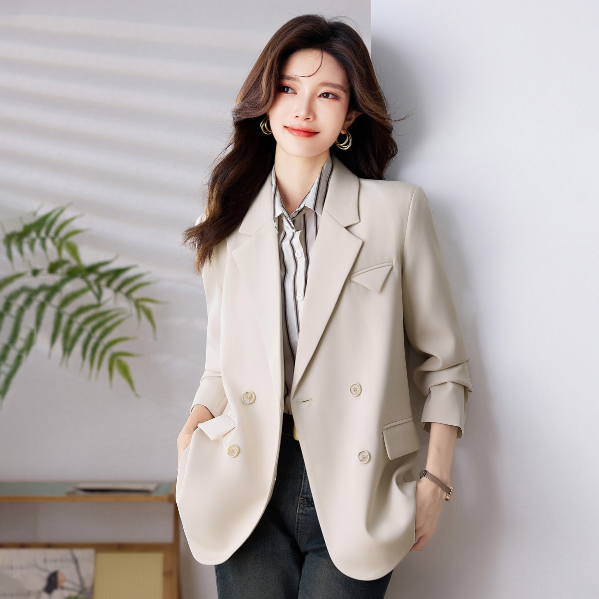 逸阳 宽松正装通勤外套女春秋季双排扣开叉气质休闲西服偏大建议拍小