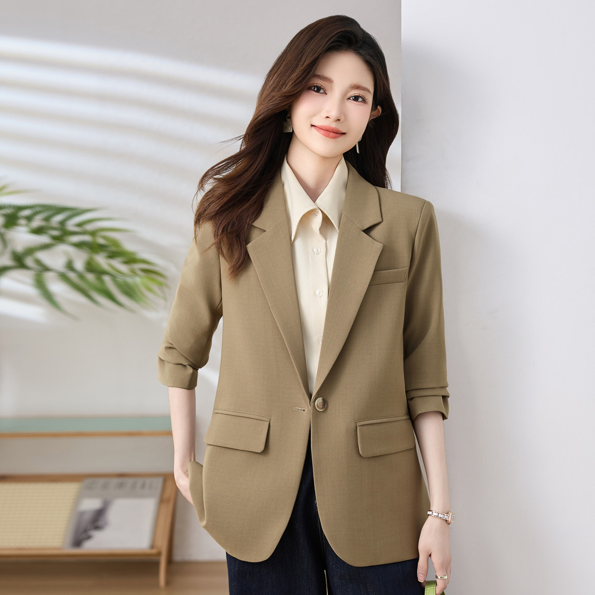 逸阳 时尚防皱小西装外套女2026春秋季新高级感气质休闲西服上衣