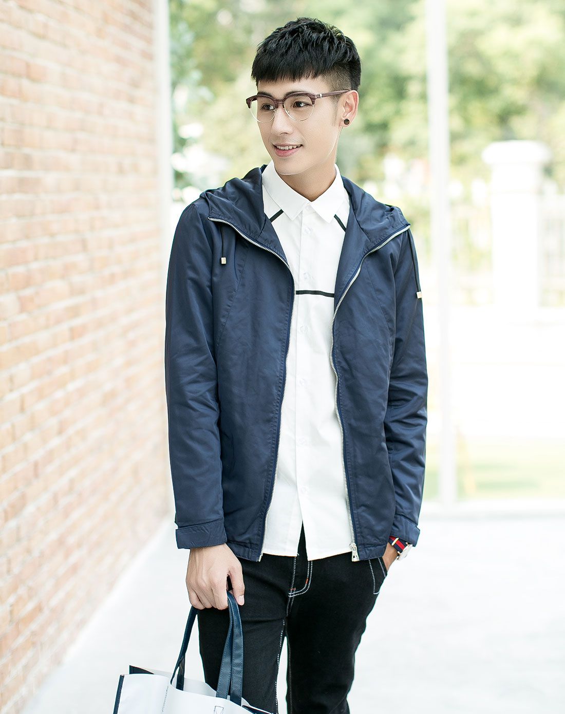 男款时尚戴帽拉链外套