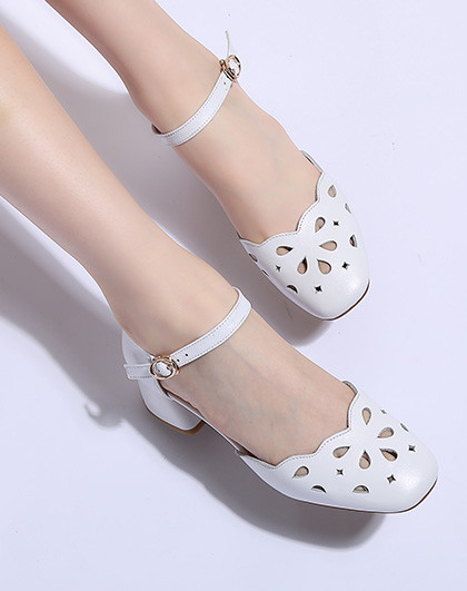 2017夏季新款牛皮女凉鞋方头镂空粗跟一字扣中空凉鞋白色