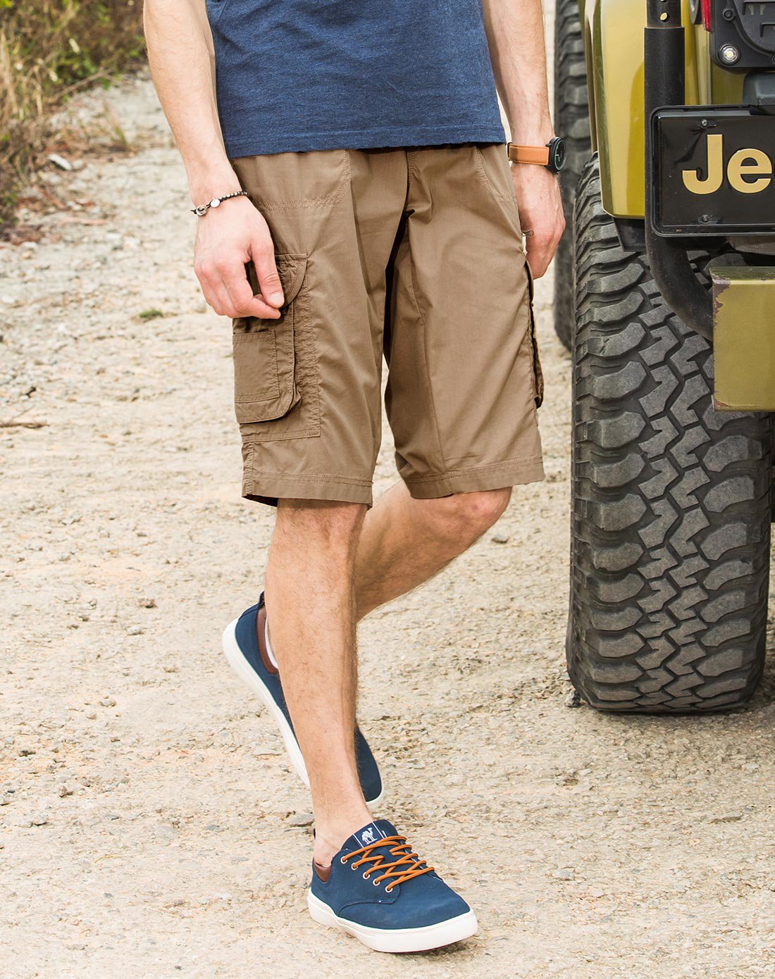 时尚炫酷多口袋 卡其色男款休闲短裤