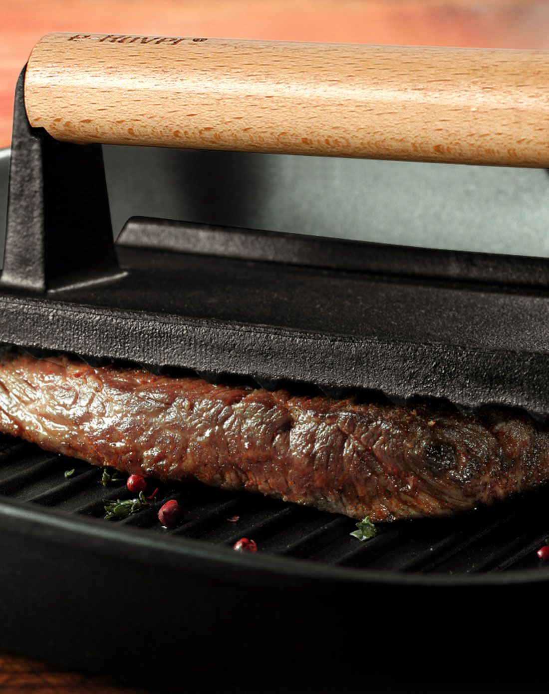 世家勒力铸铁压肉烧烤搭档