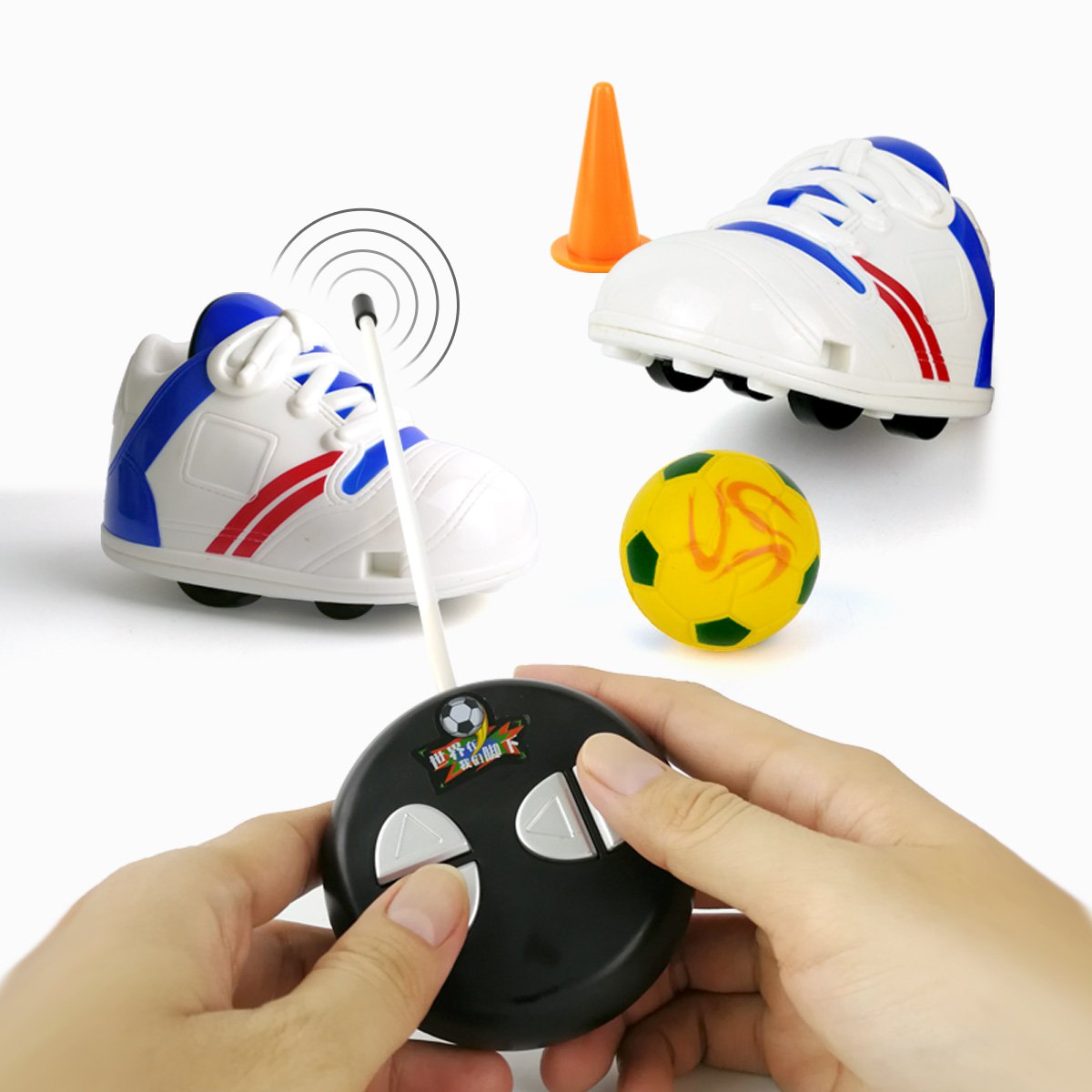 炫动卡通足球遥控车可以踢足球的遥控车儿童玩具(颜色随机发)