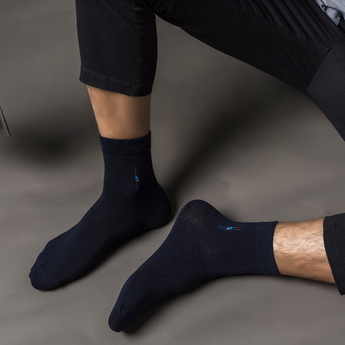 5双装 纯色时尚休闲商务黑色棉袜 秋冬男袜透气 男士中筒袜子