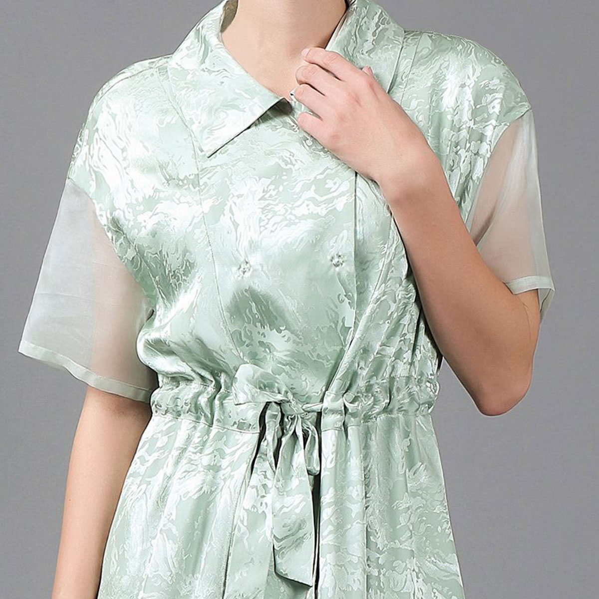 voa丝绸休闲收腰修身水绿暗纹中长款真丝风衣