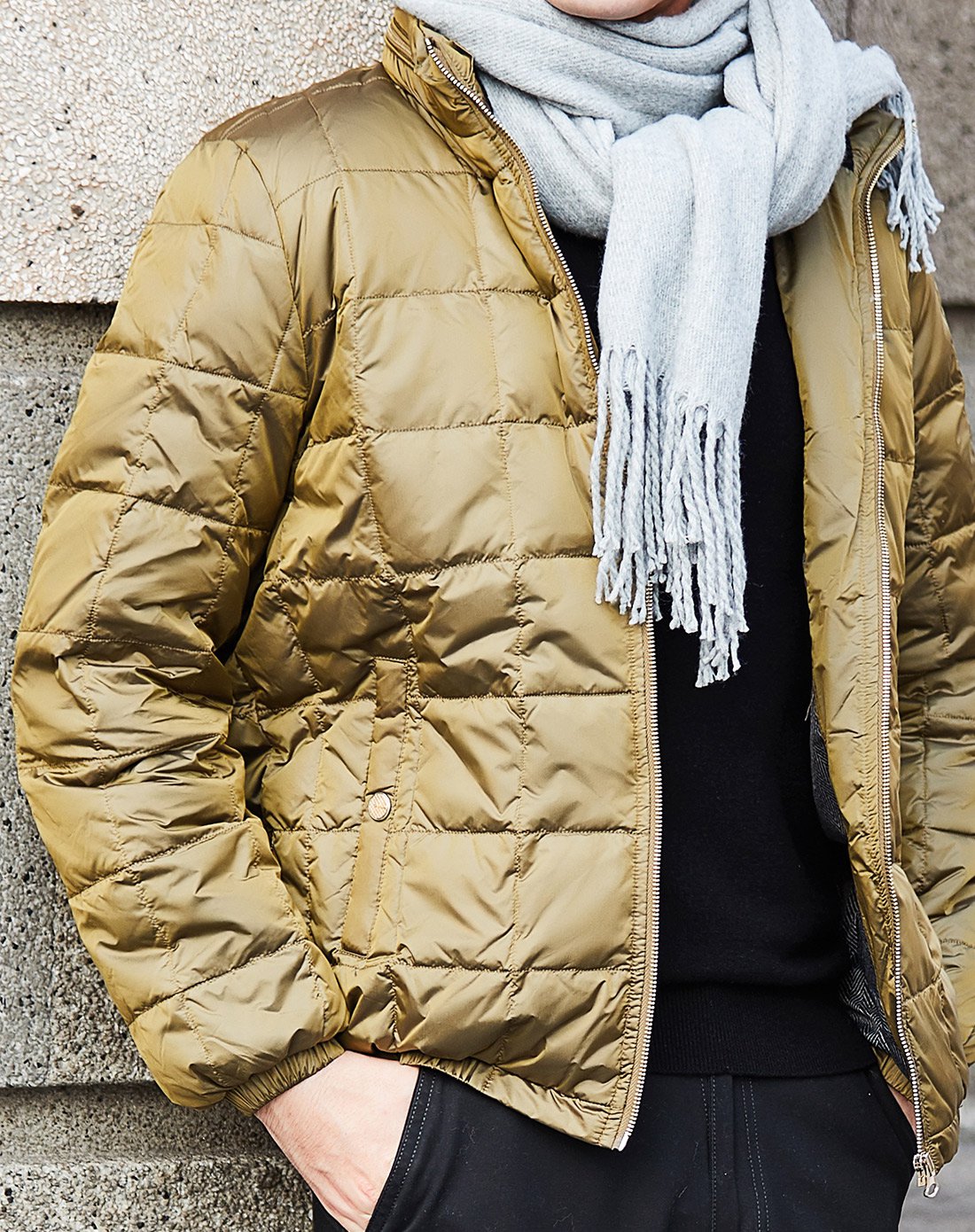 男士立领短款收口袖修身羽绒服