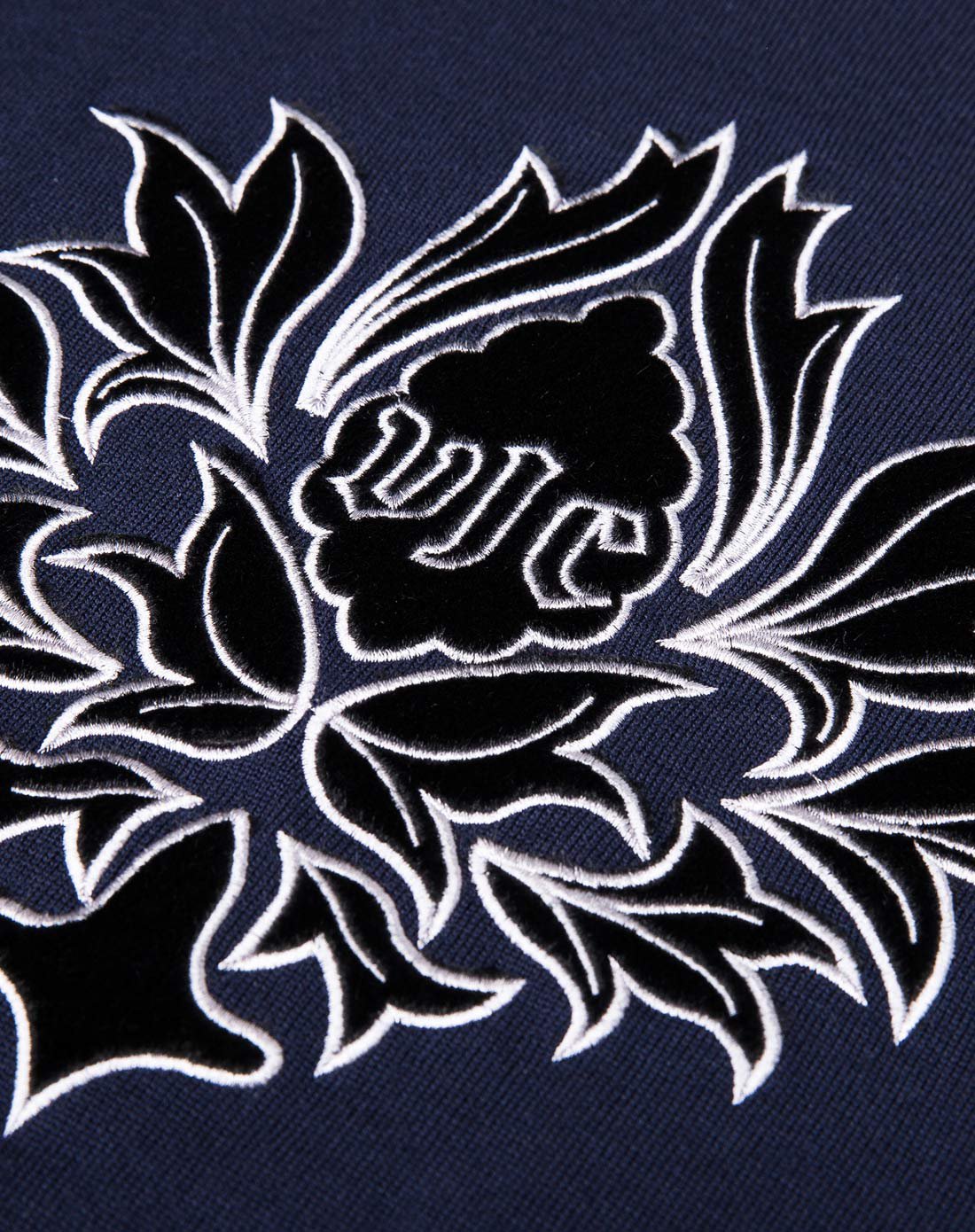 绣花几何图案圆领休闲羊毛衫