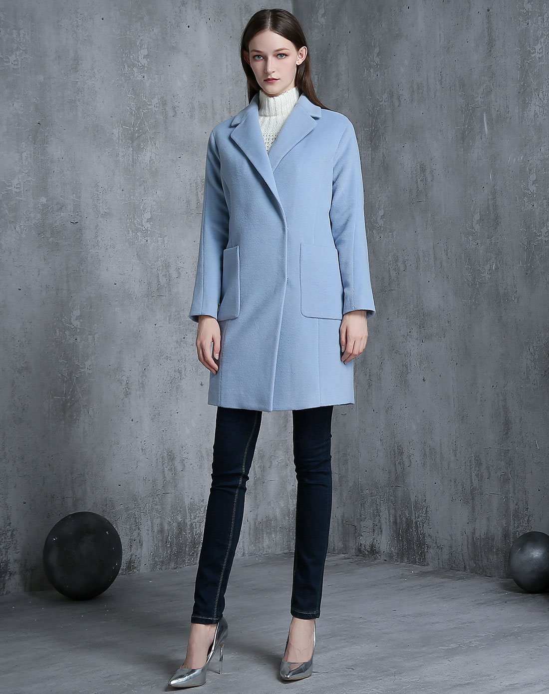 浅蓝色简约羊毛舒适大衣
