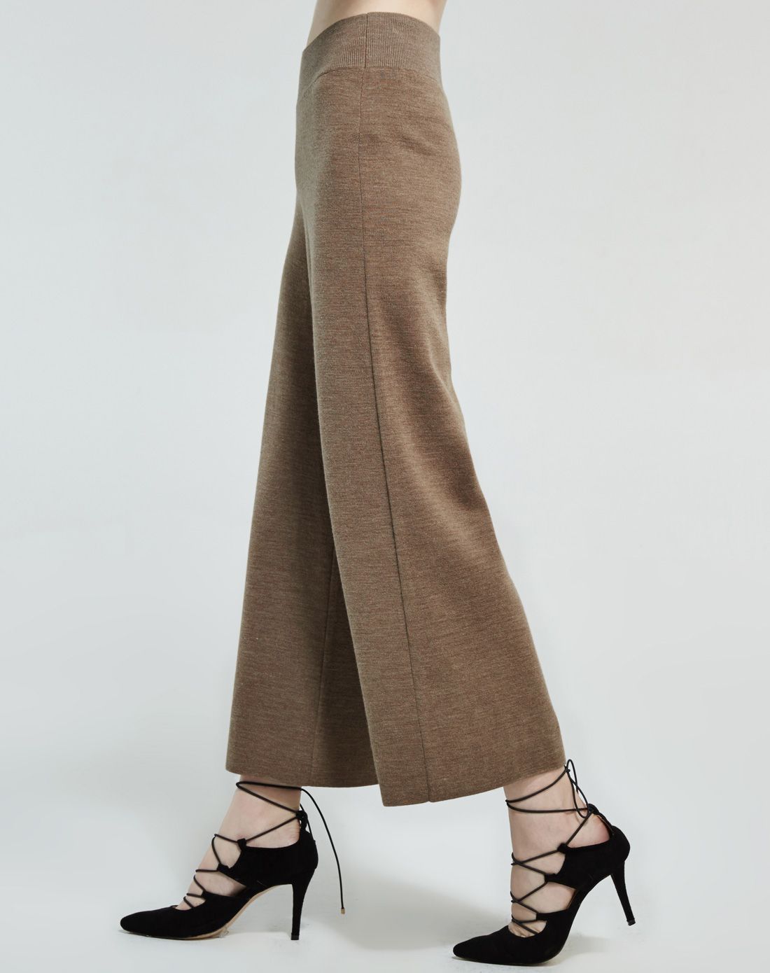 驼色毛线阔腿裤