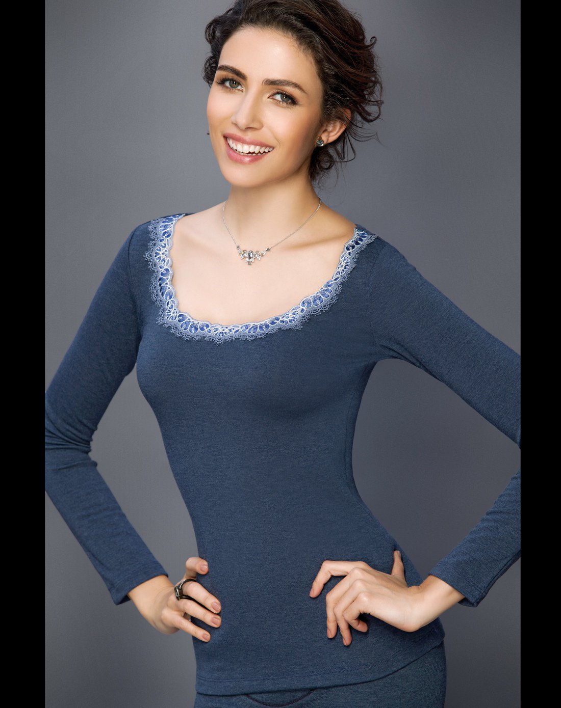 aimer女款领边贴花拼接家居长袖保暖打底上衣 am72bv1