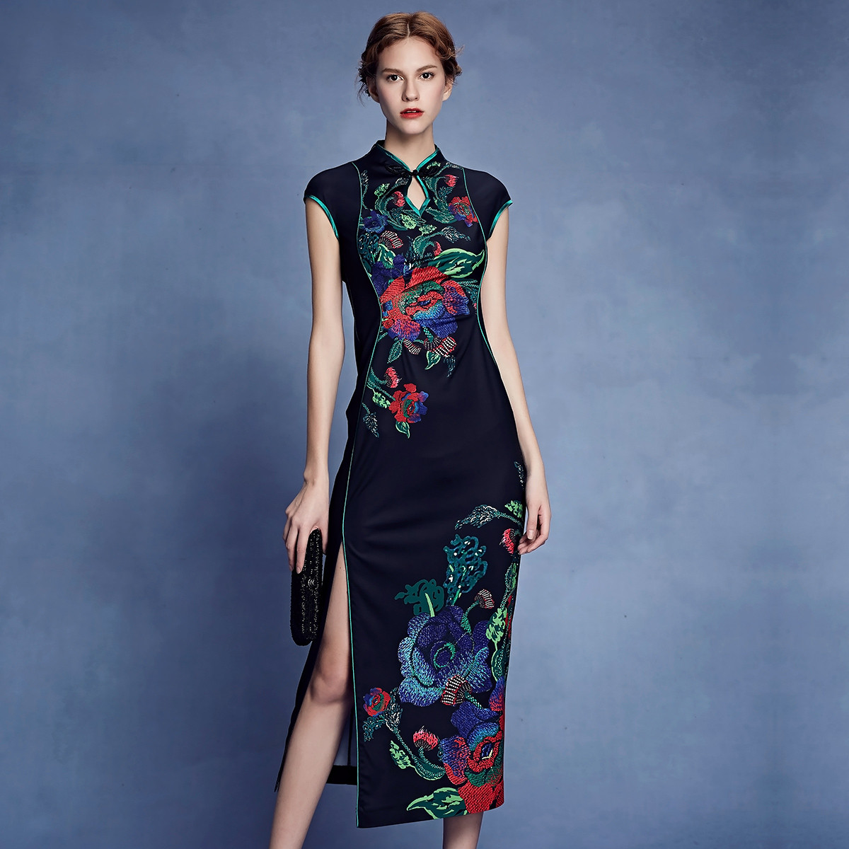 优雅气质黑底重彩写意牡丹花领袖撞边前领开口钉盘扣小礼服裙