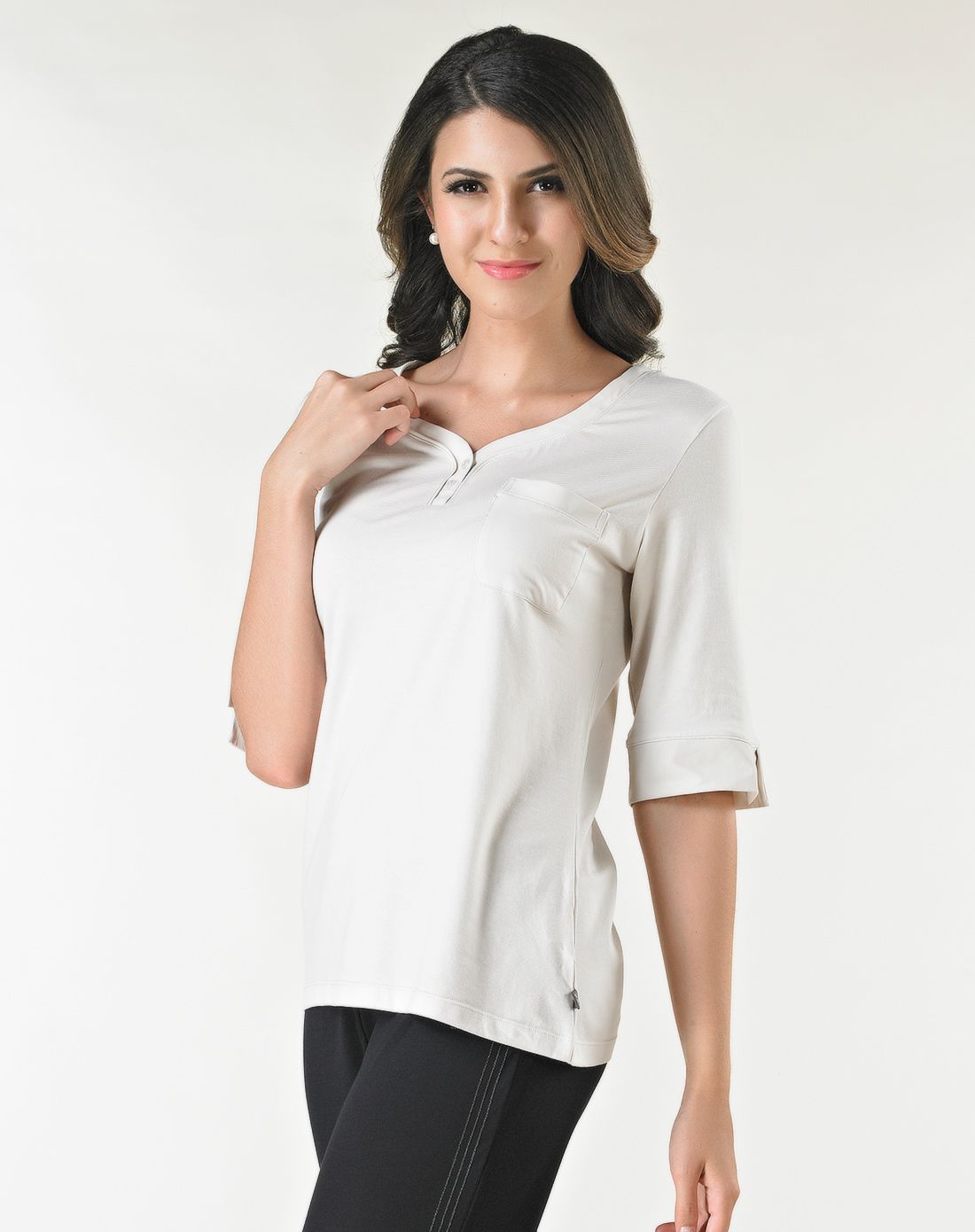 女款象牙白简约休闲中袖上衣