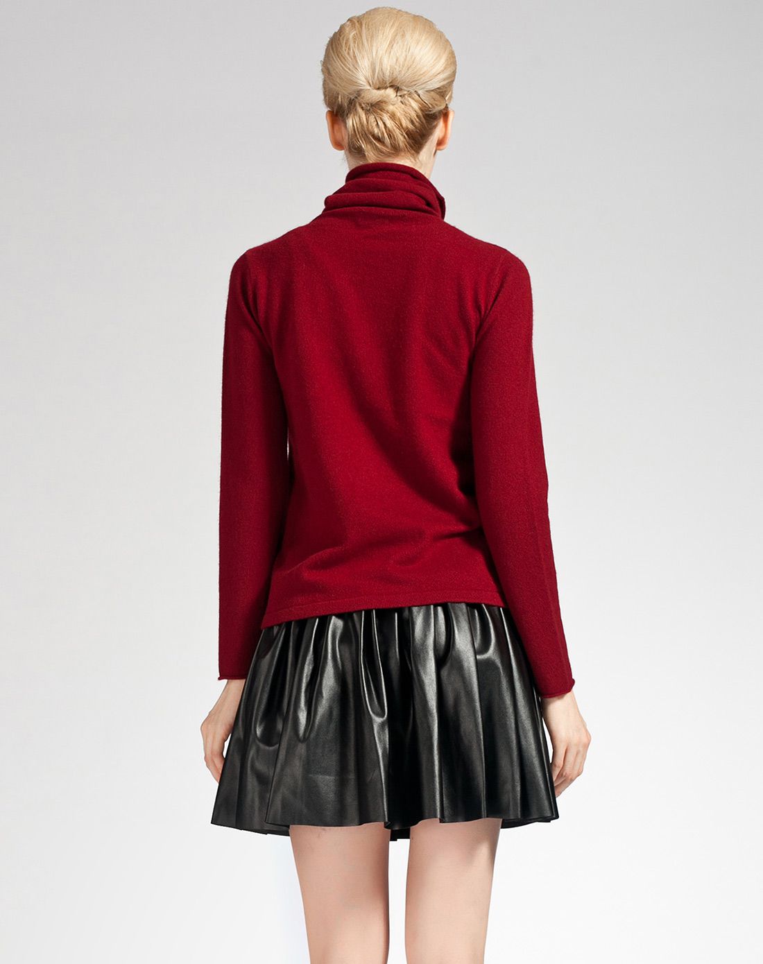 女款枣红净色堆领纯羊绒套衫