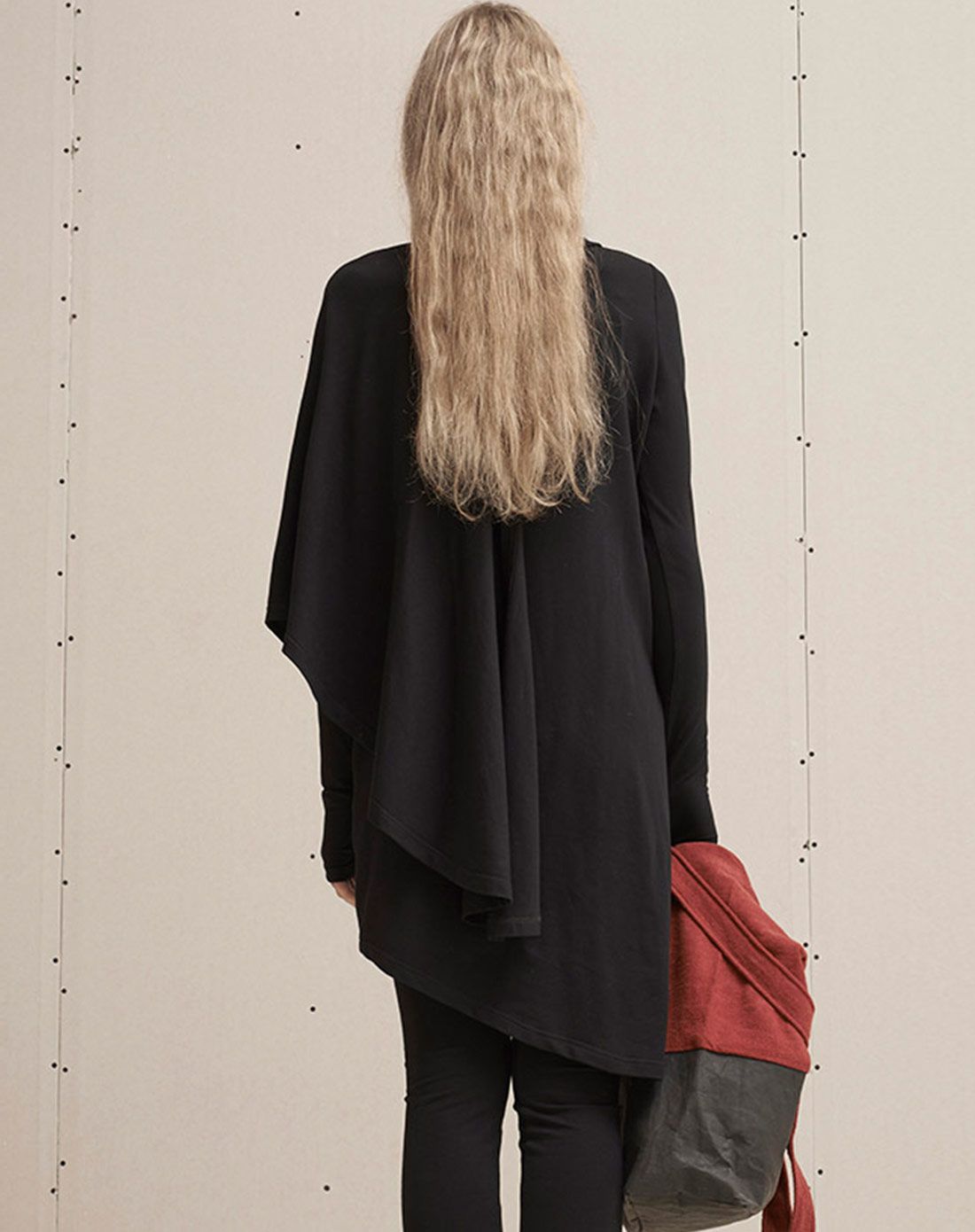 黑色冷峻披挂式假两件连衣裙