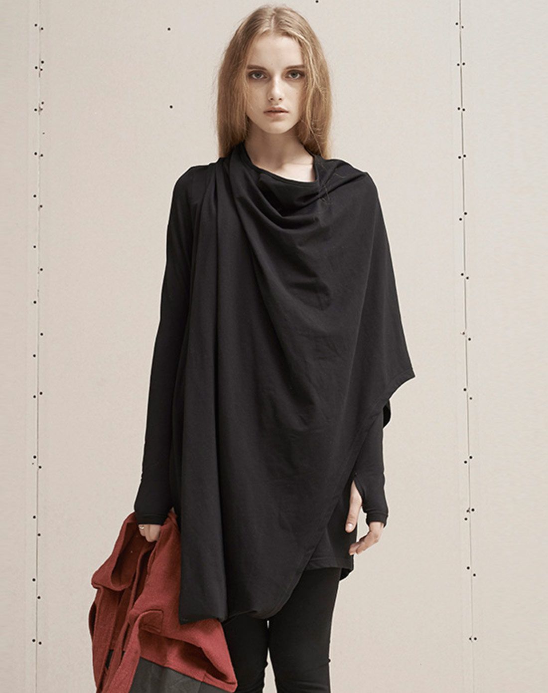 黑色冷峻披挂式假两件连衣裙