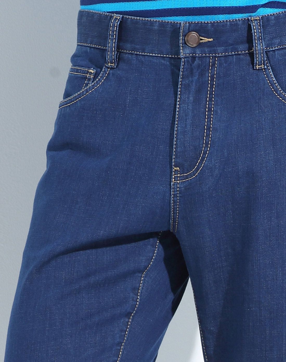 2016年新款中蓝色舒适直筒水洗牛仔裤