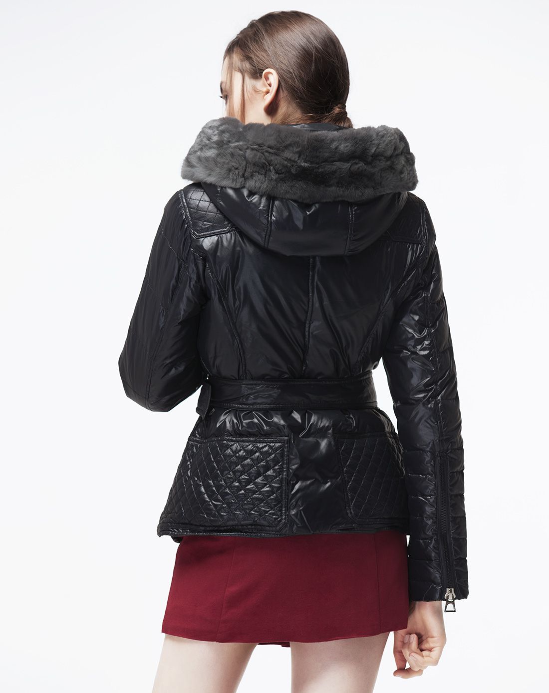 女新黑格尔女装羽绒服