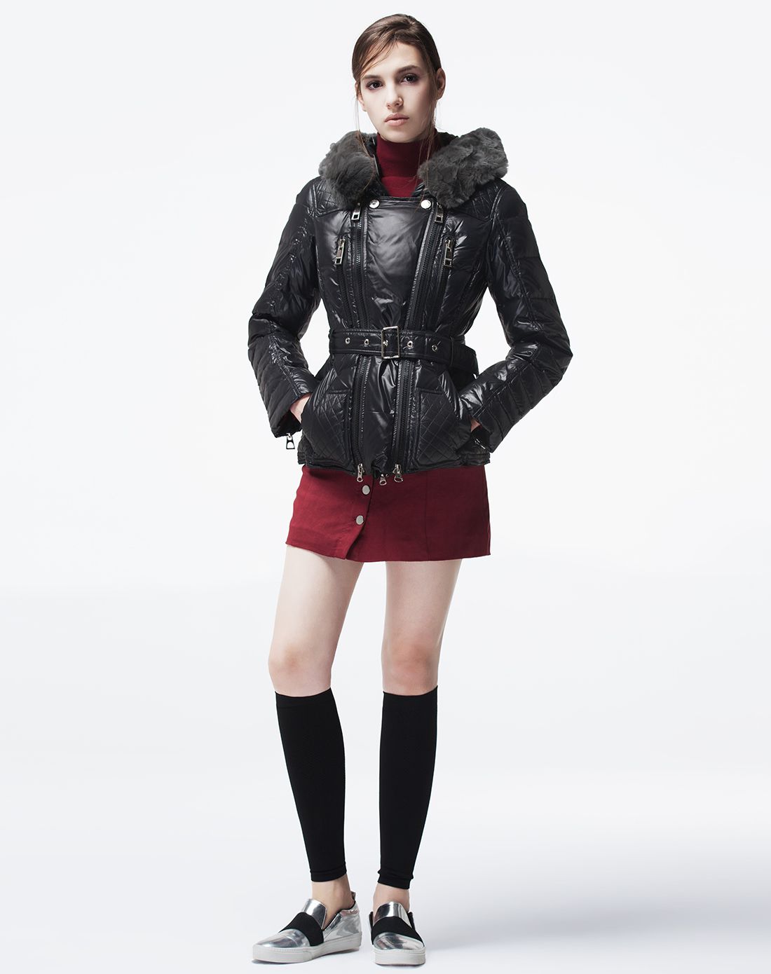 女新黑格尔女装羽绒服