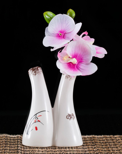 日式手绘兰花陶瓷花瓶-白色