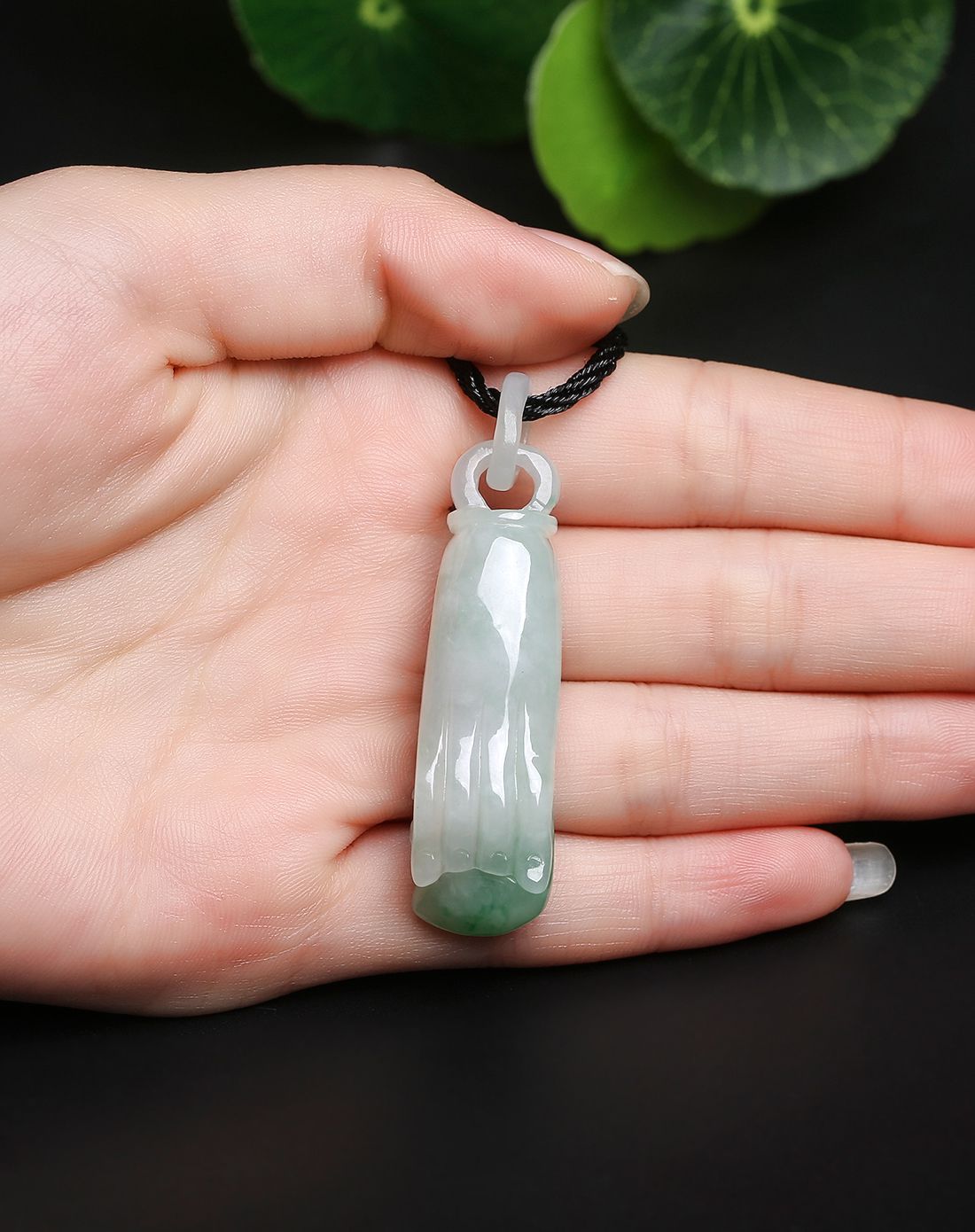 玛丽.温莎 飘翠如意佛手翡翠吊坠(附证书)