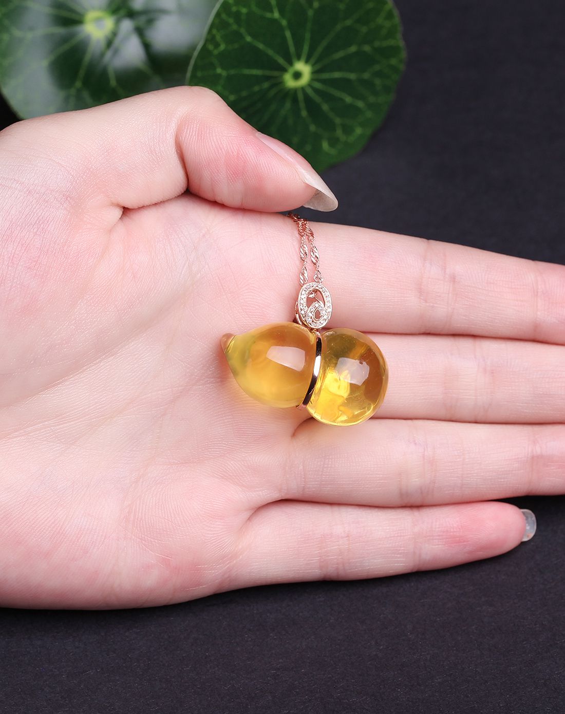 温莎 18k金琥珀蜜蜡金珀葫芦吊坠5.05g附证书