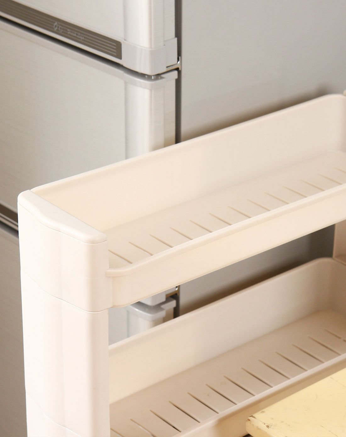 新加坡制4层pp可移动夹缝置物架