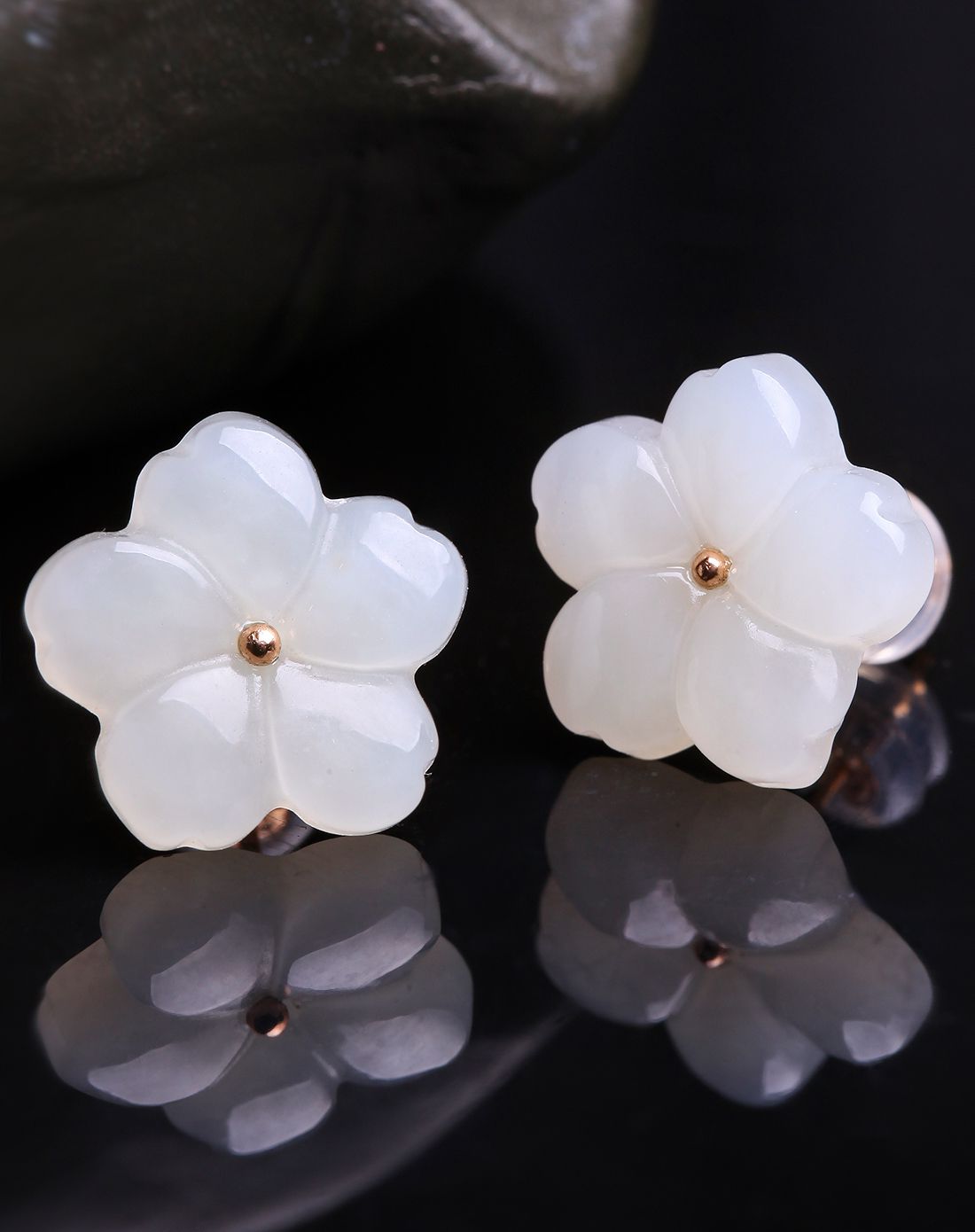 mary windsor 18k金和田玉梅花耳钉(附证书)