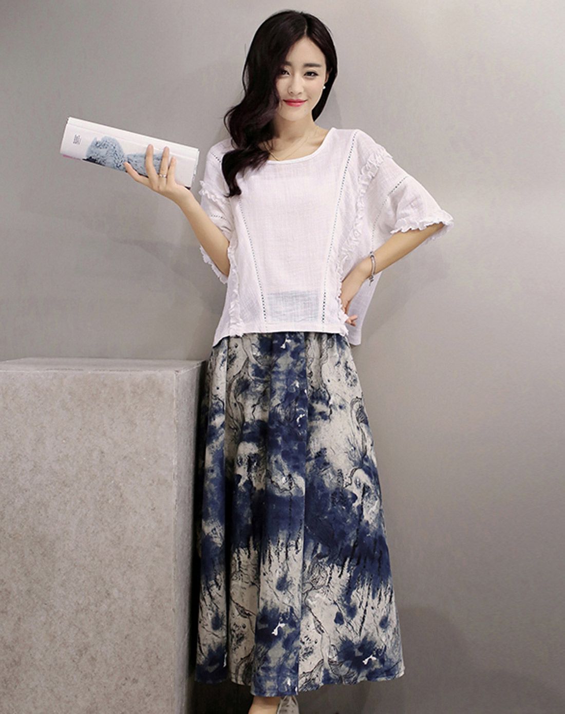 女藏青花半身裙搭气质上衣套装
