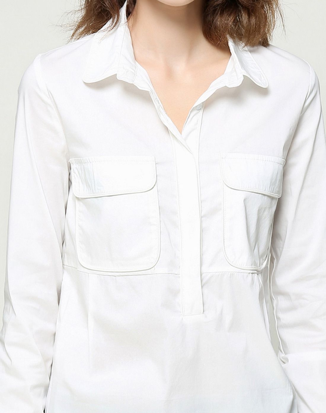 白色翻领长款衬衫