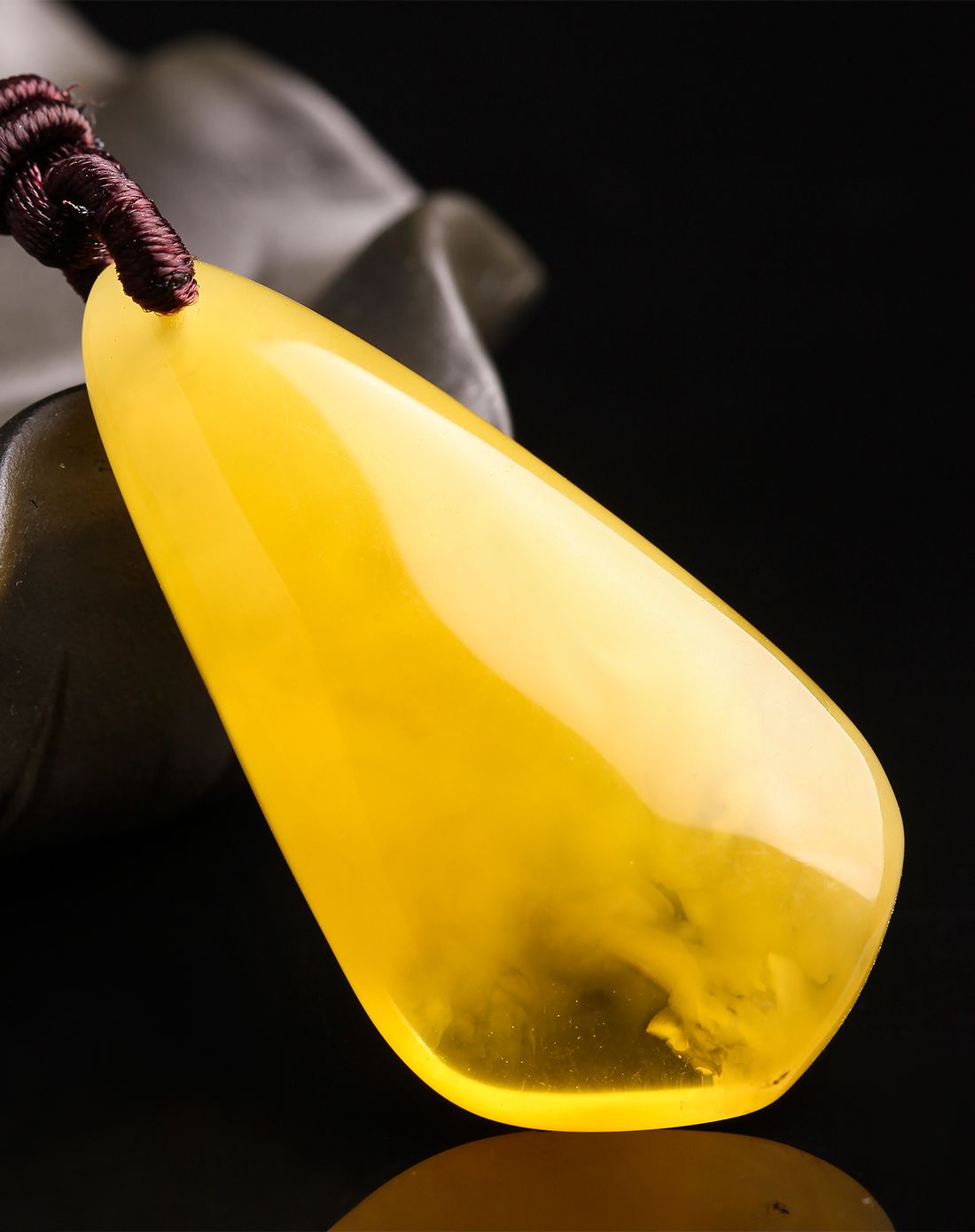 温莎 金包蜜琥珀随形吊坠净重4.96g附证书