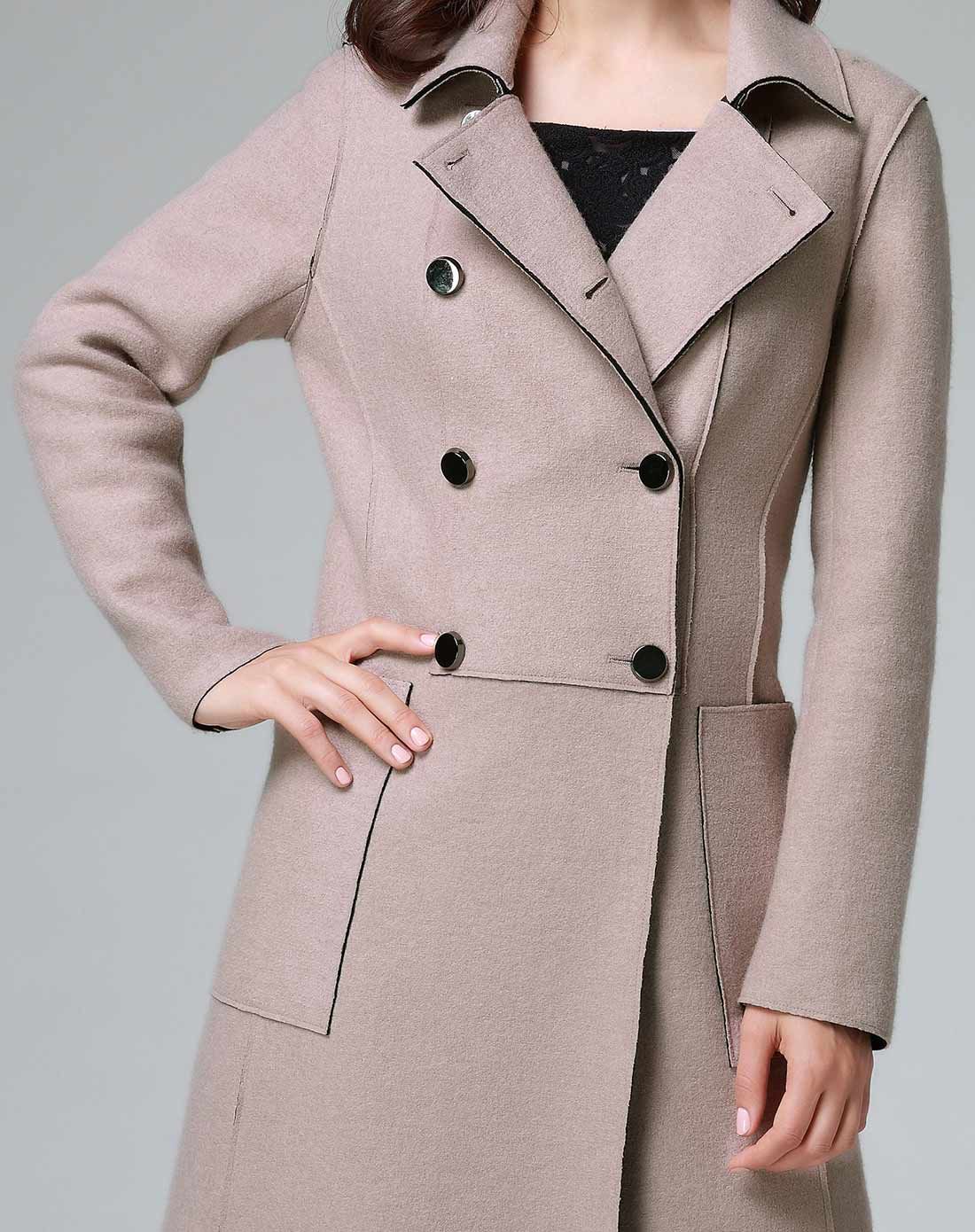 浅驼色优雅知性双排扣长大衣