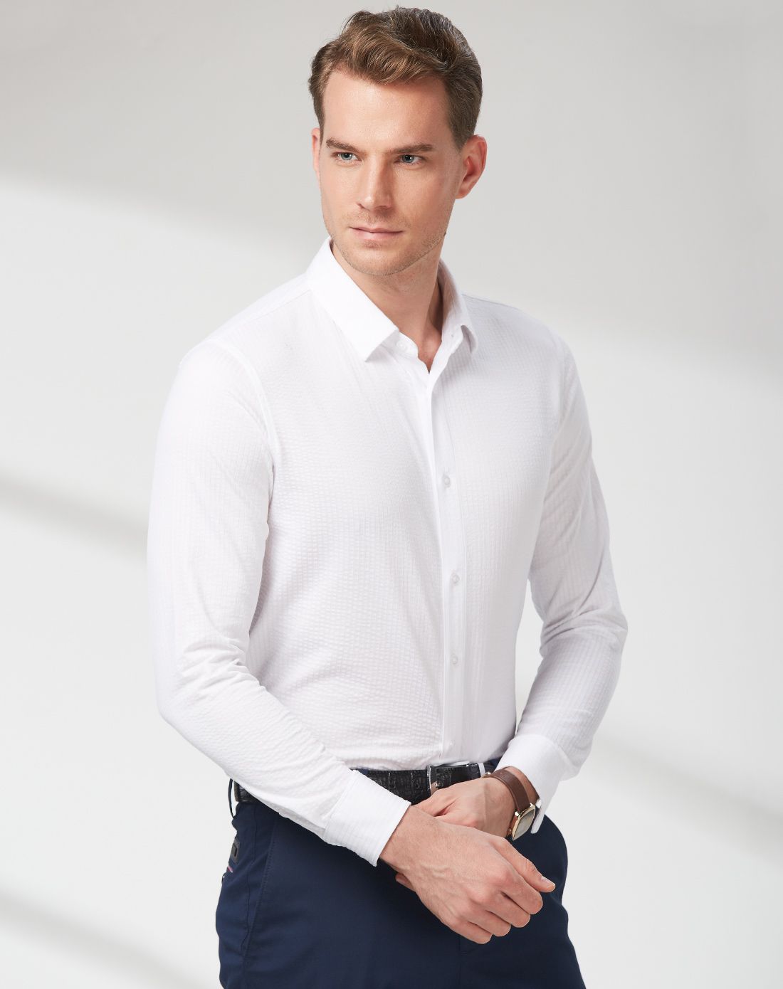 白色男士商务泡泡面料微弹针织长袖衬衫
