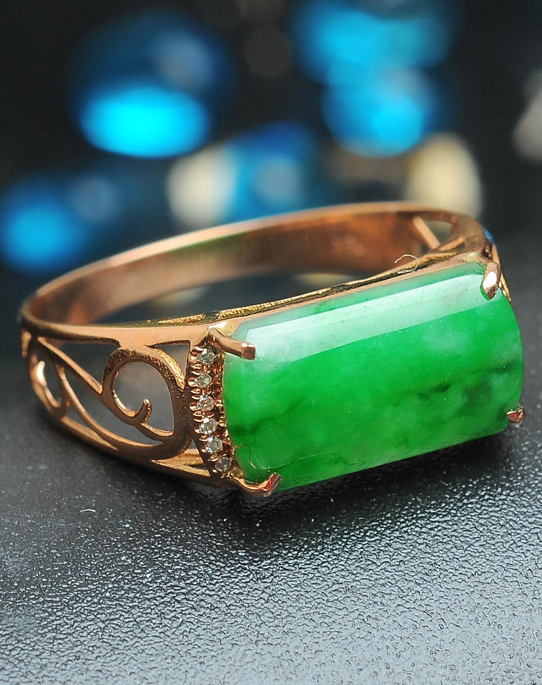 亿珍阁玉石专场 亿珍阁 18k金镶嵌阳绿方形翡翠戒指12# 附证书