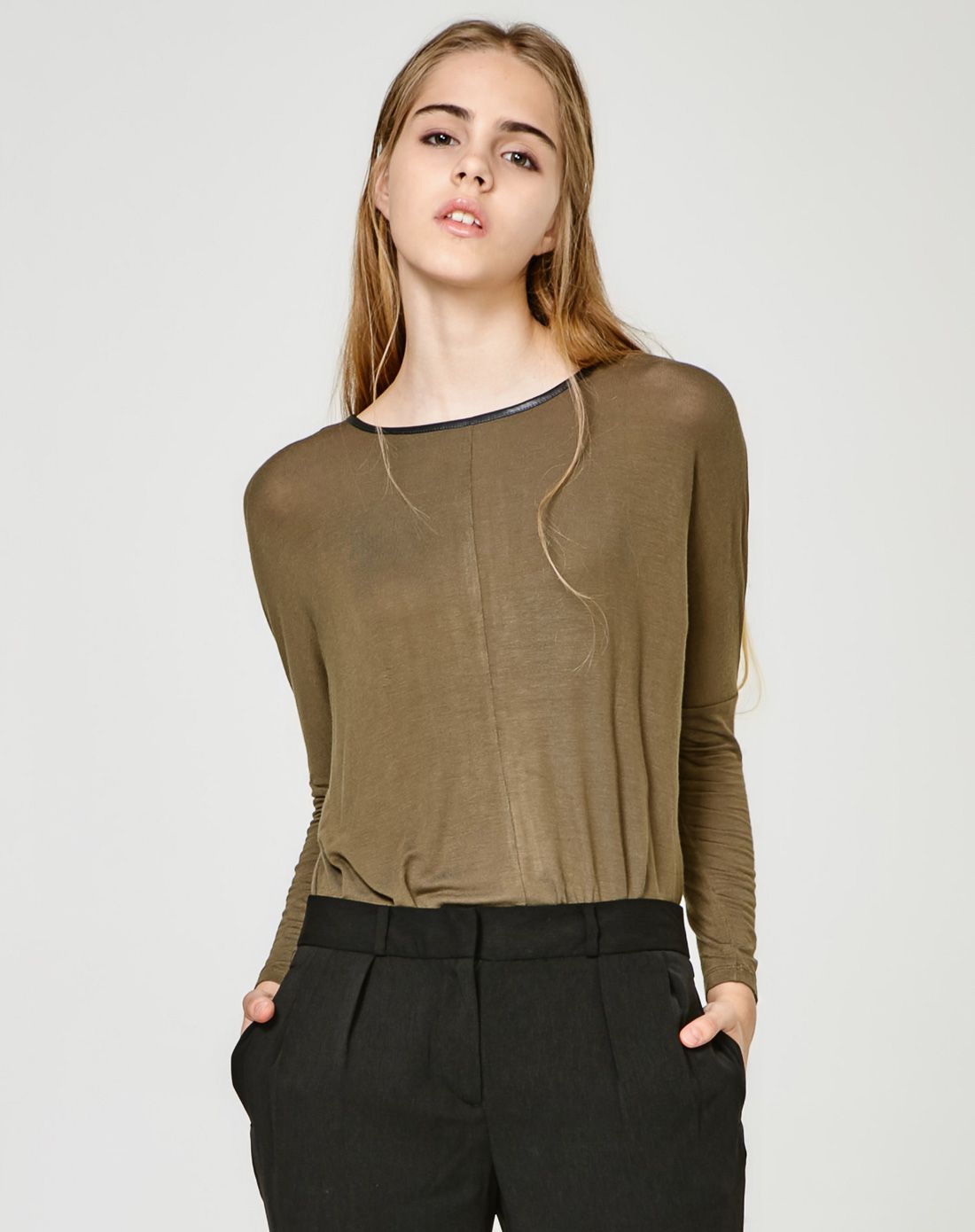 时尚深咖绿色长袖t恤