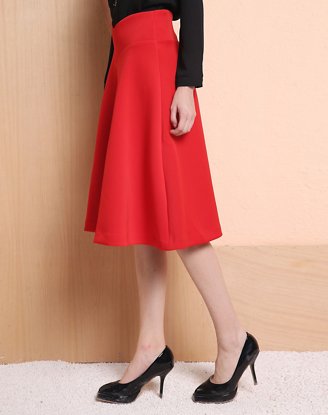 女性玫瑰红半截裙