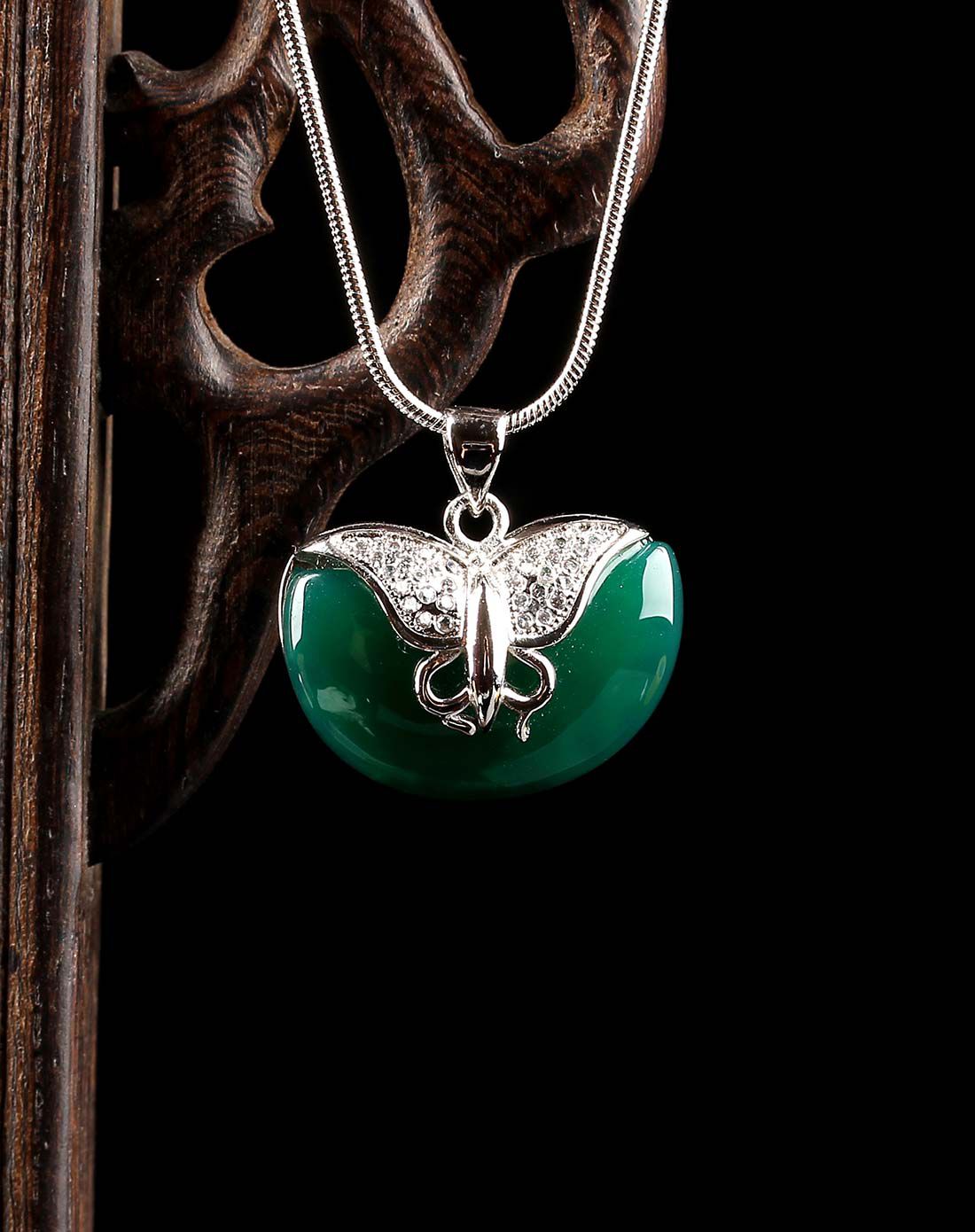 一生一石 翩蝶招怜绿玛瑙合金镶嵌吊坠