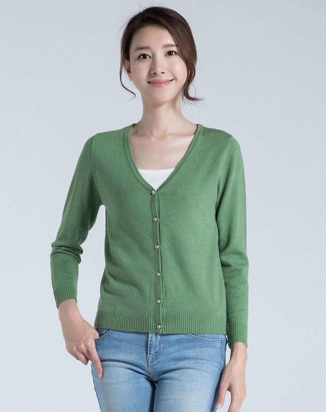 粉红色清新开襟羊毛衫