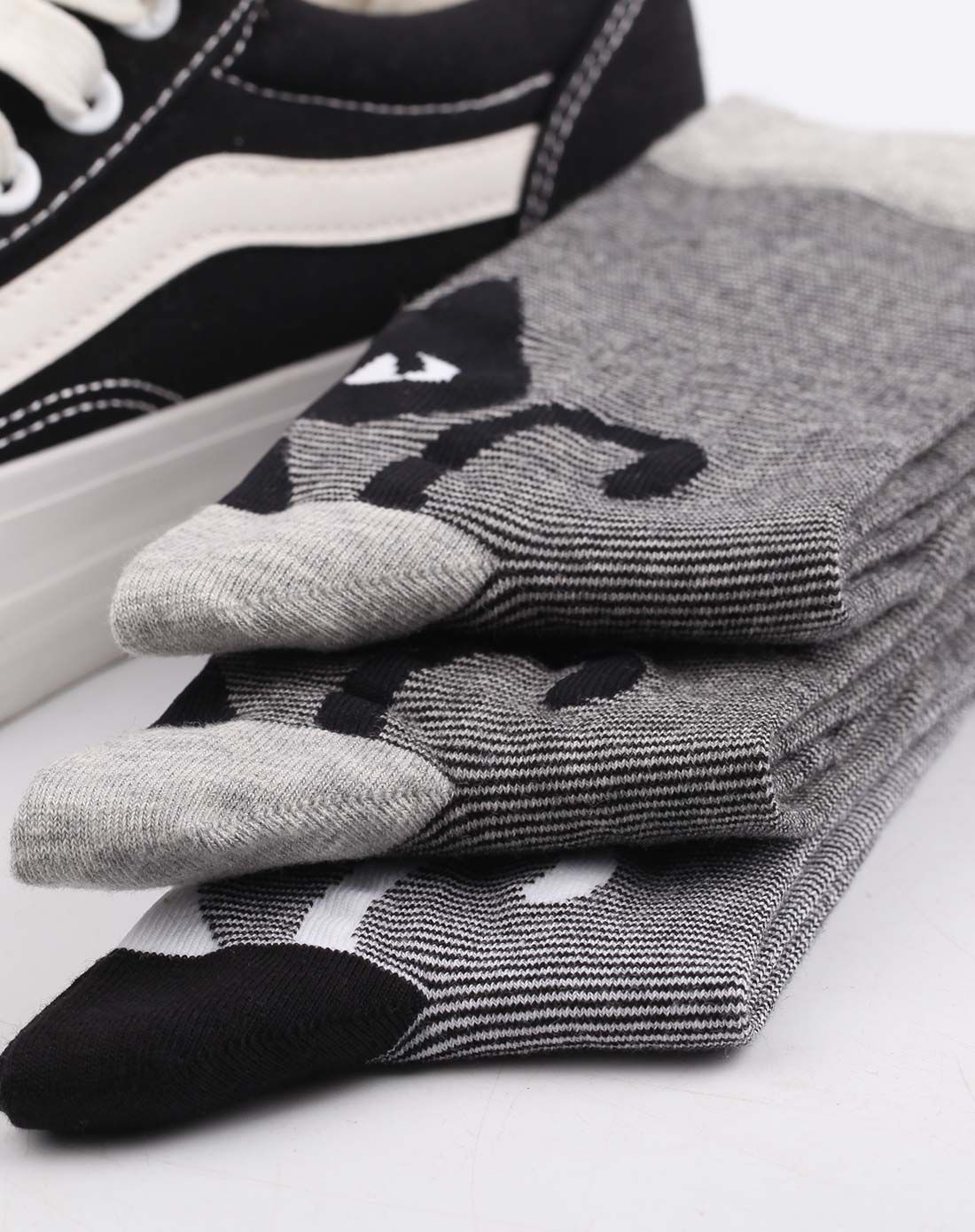 3双装女士浅花灰黑白莱卡休闲袜子