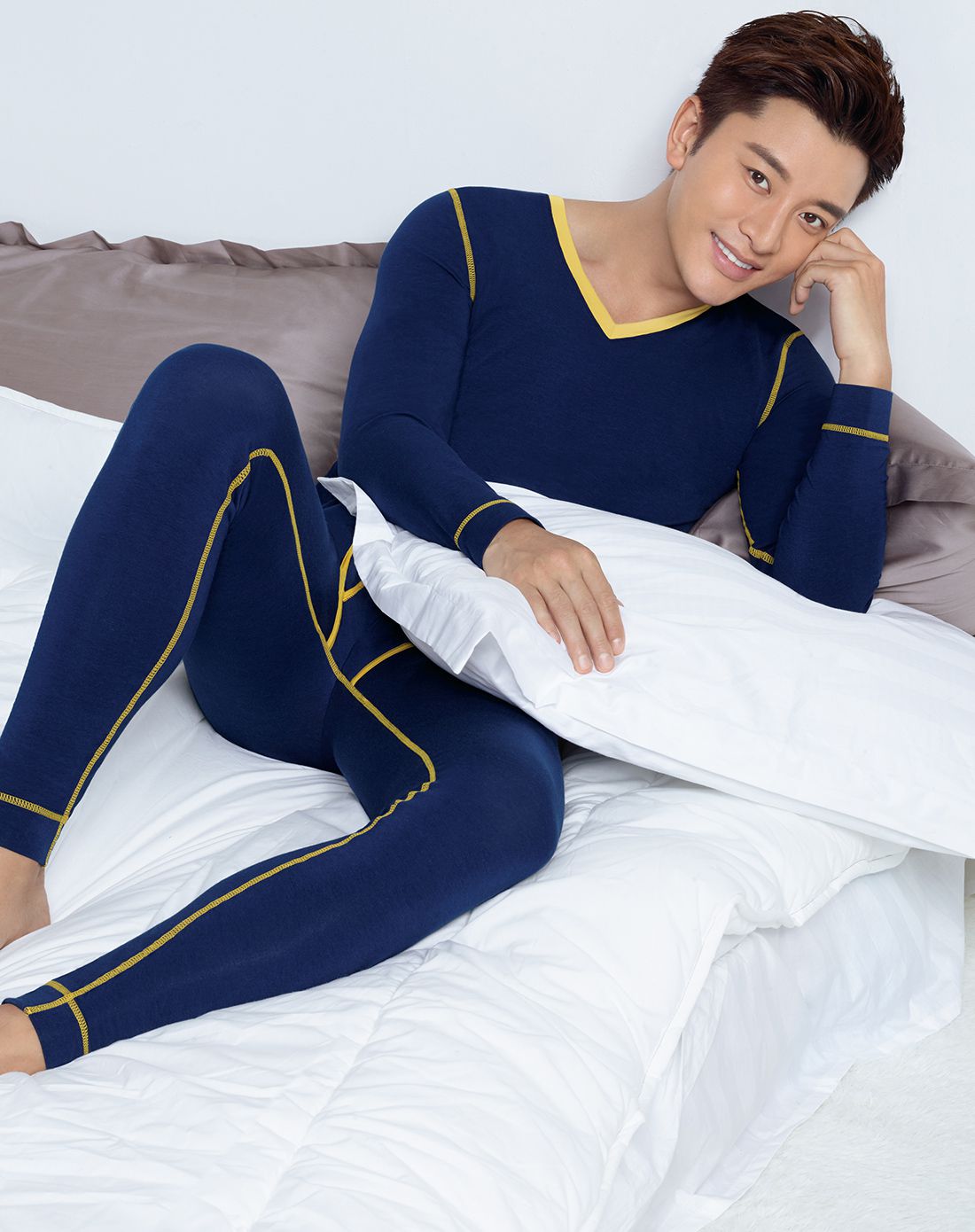 (明星同款)男士黑色莫代尔时尚拼色v领内衣套装