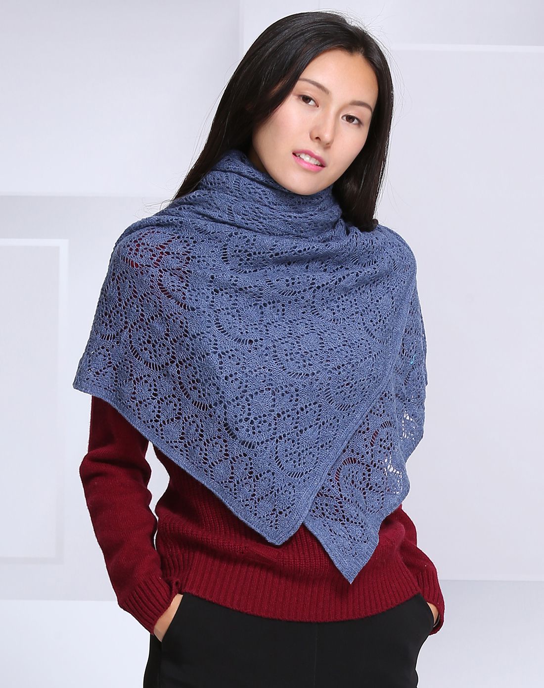 女湛蓝时尚镂空围巾