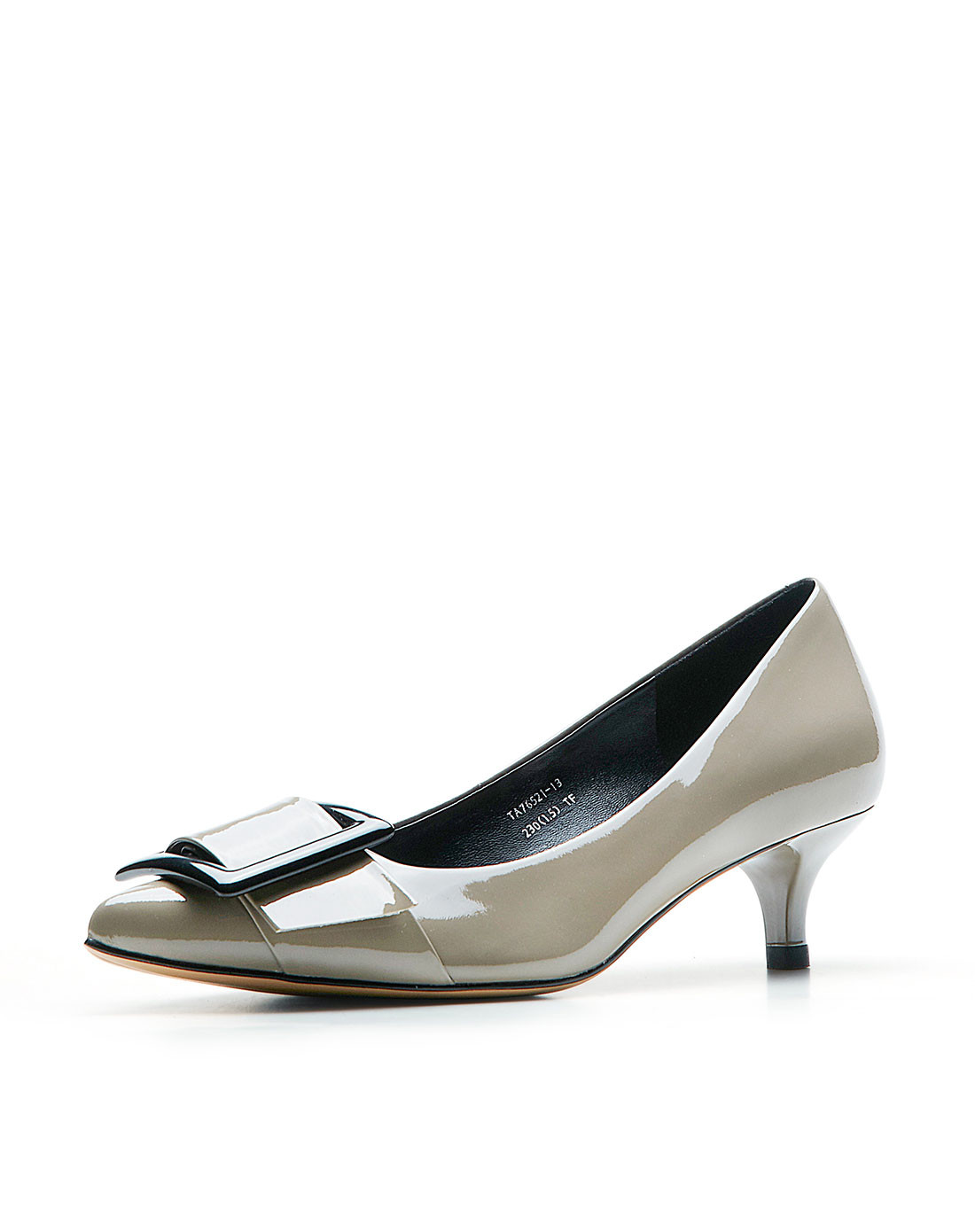 蹀愫中灰色牛漆皮方扣中跟单鞋