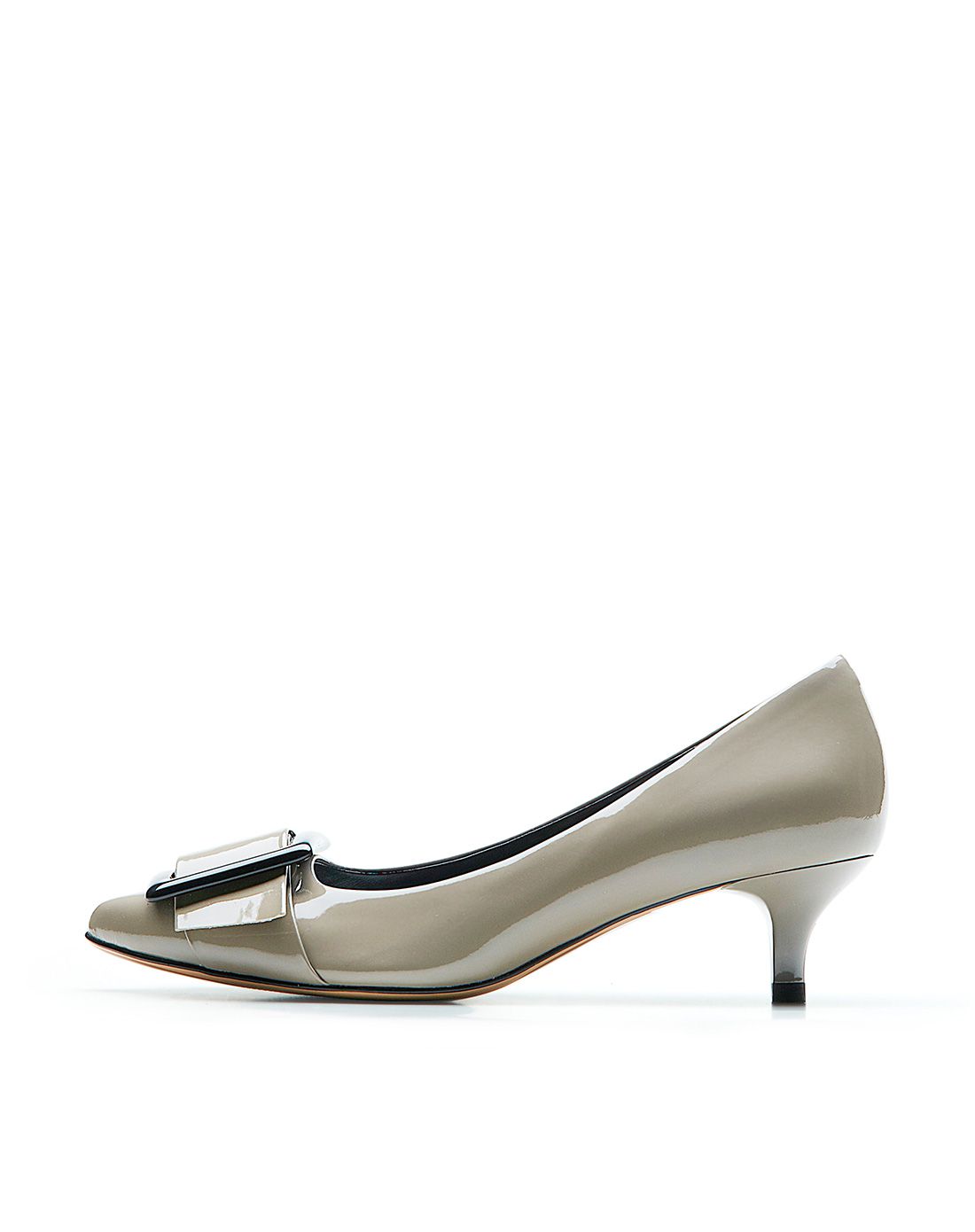 蹀愫中灰色牛漆皮方扣中跟单鞋