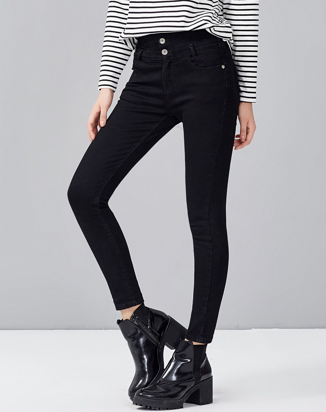 黑色高腰三粒扣修身牛仔裤
