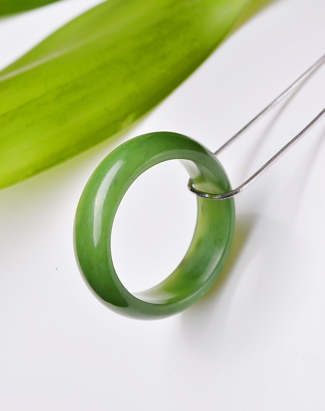 伊戴娇 中性和田碧玉指环吊坠