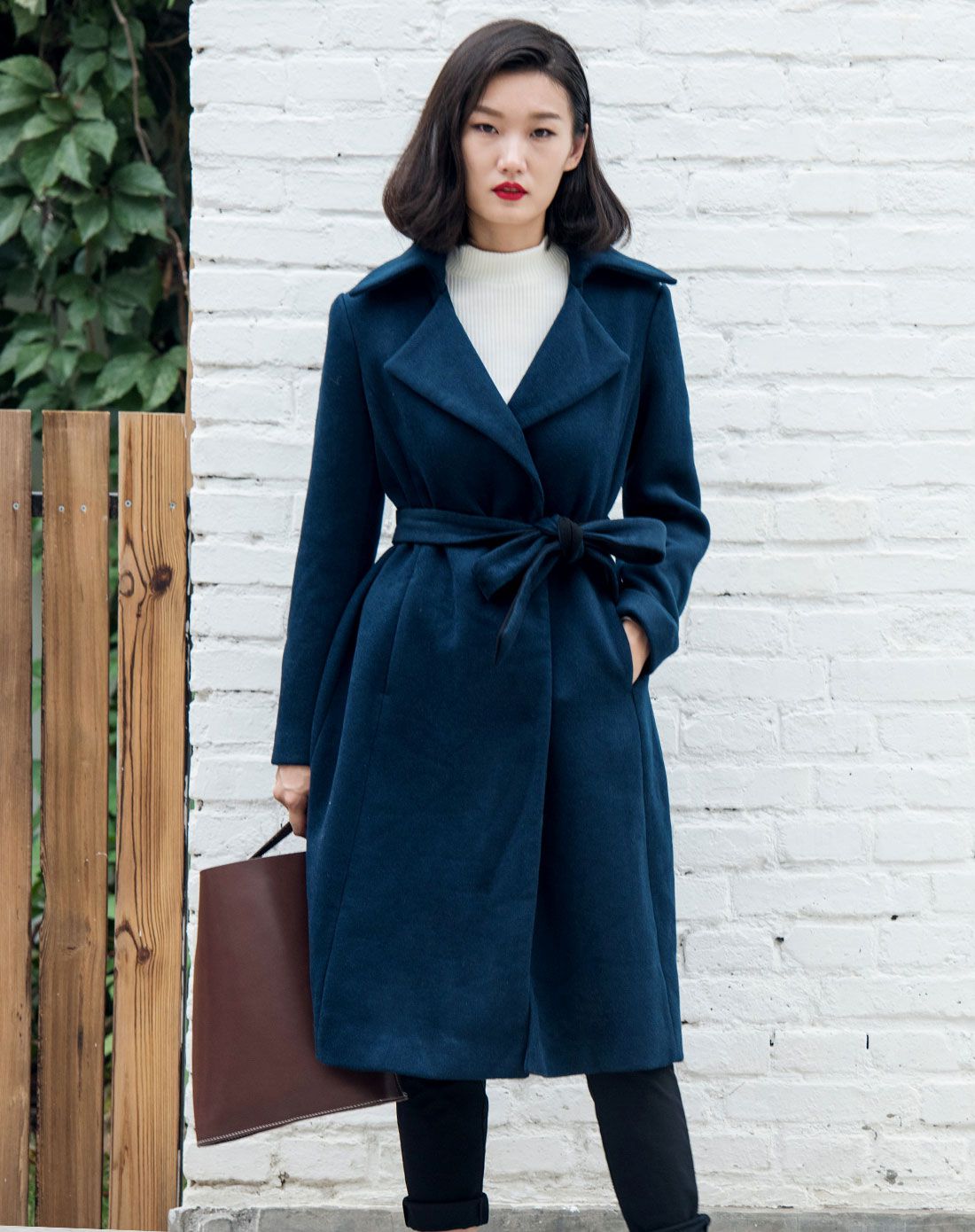 靛蓝色翻领收腰中长款毛呢大衣外套女