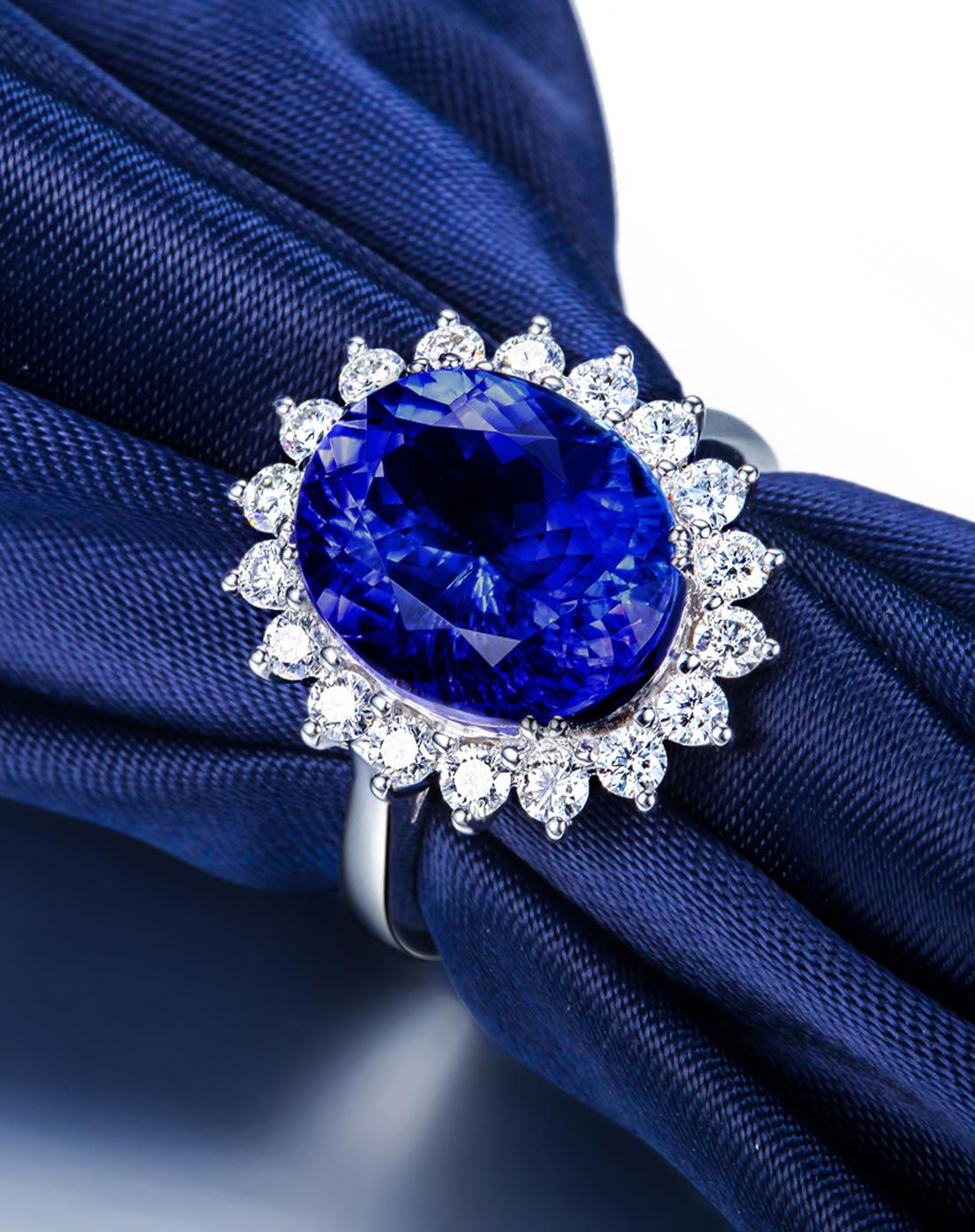 伊士蔓ilsommo珠宝专场 伊士蔓 5.4克拉白18k金坦桑石女戒-蓝之魅