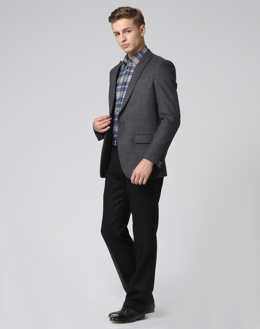 灰色简约绅士气质单西