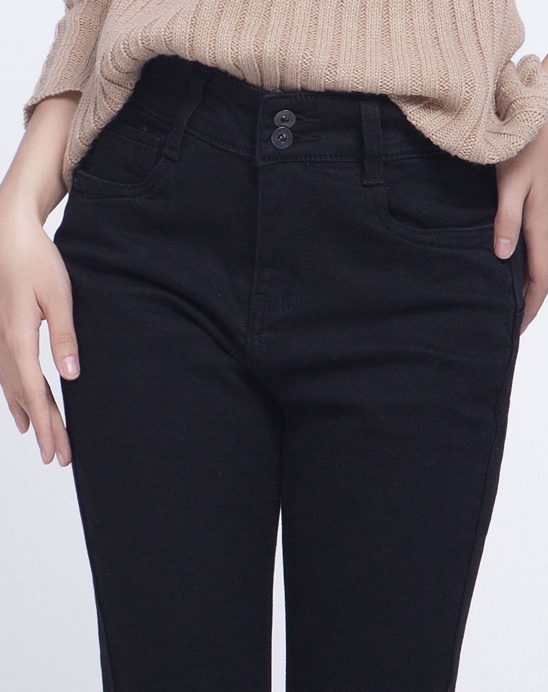 女款黑色中腰排扣修身显瘦牛仔裤