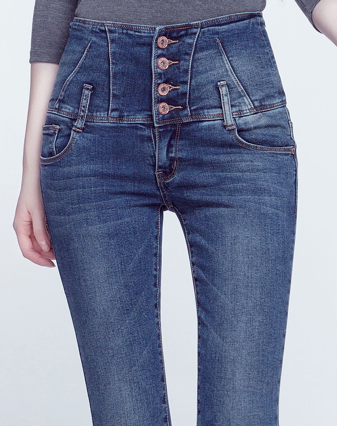 女款烟灰蓝色高腰排扣收腹牛仔裤